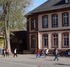 Dans la cour du Château à Neuwiller-les-Saverne